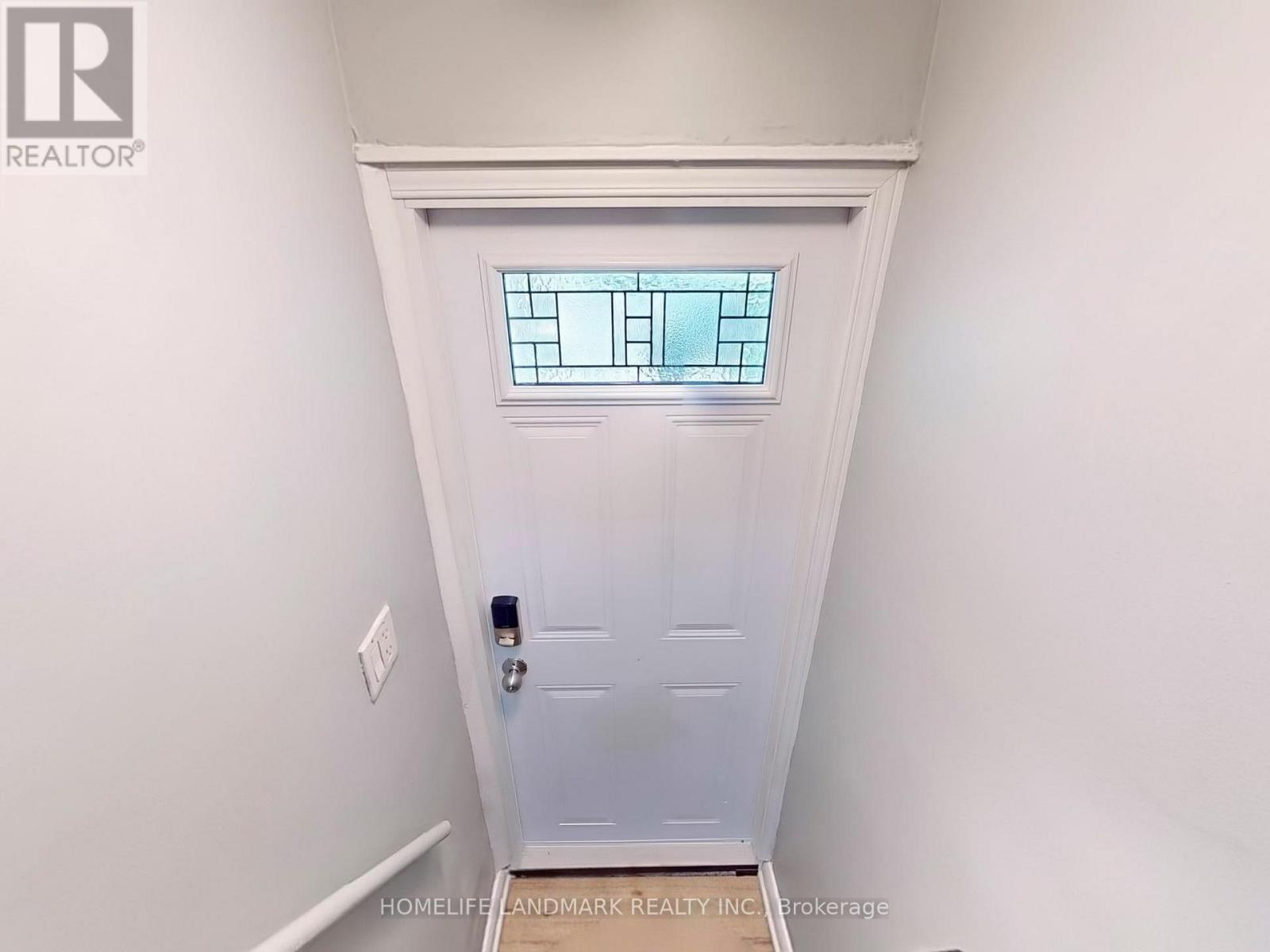 Second Floor - 24 Kewbeach Avenue, Toronto, Ontario  M4L 1B7 - Photo 5 - E12821530