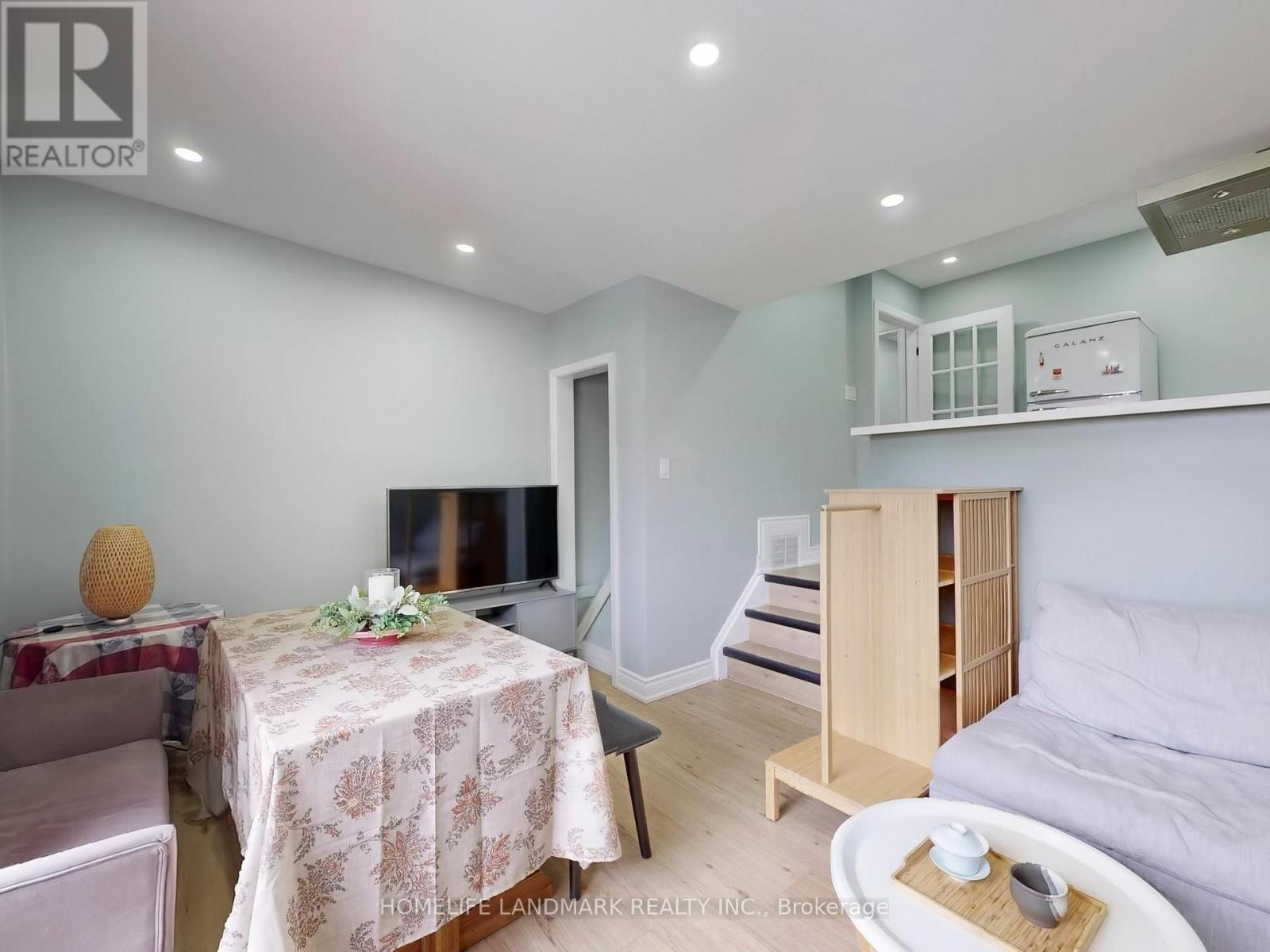 Second Floor - 24 Kewbeach Avenue, Toronto, Ontario  M4L 1B7 - Photo 6 - E12821530