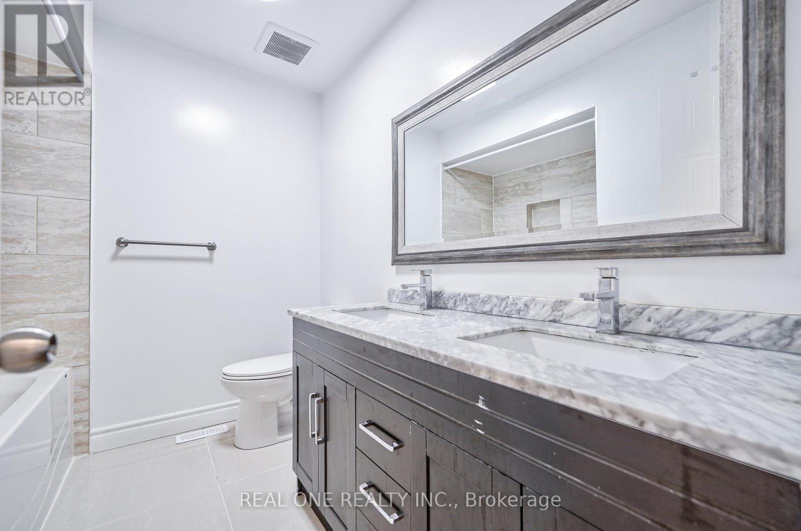 1449 Eddie Shain Drive, Oakville, Ontario  L6J 7C3 - Photo 29 - W12821526