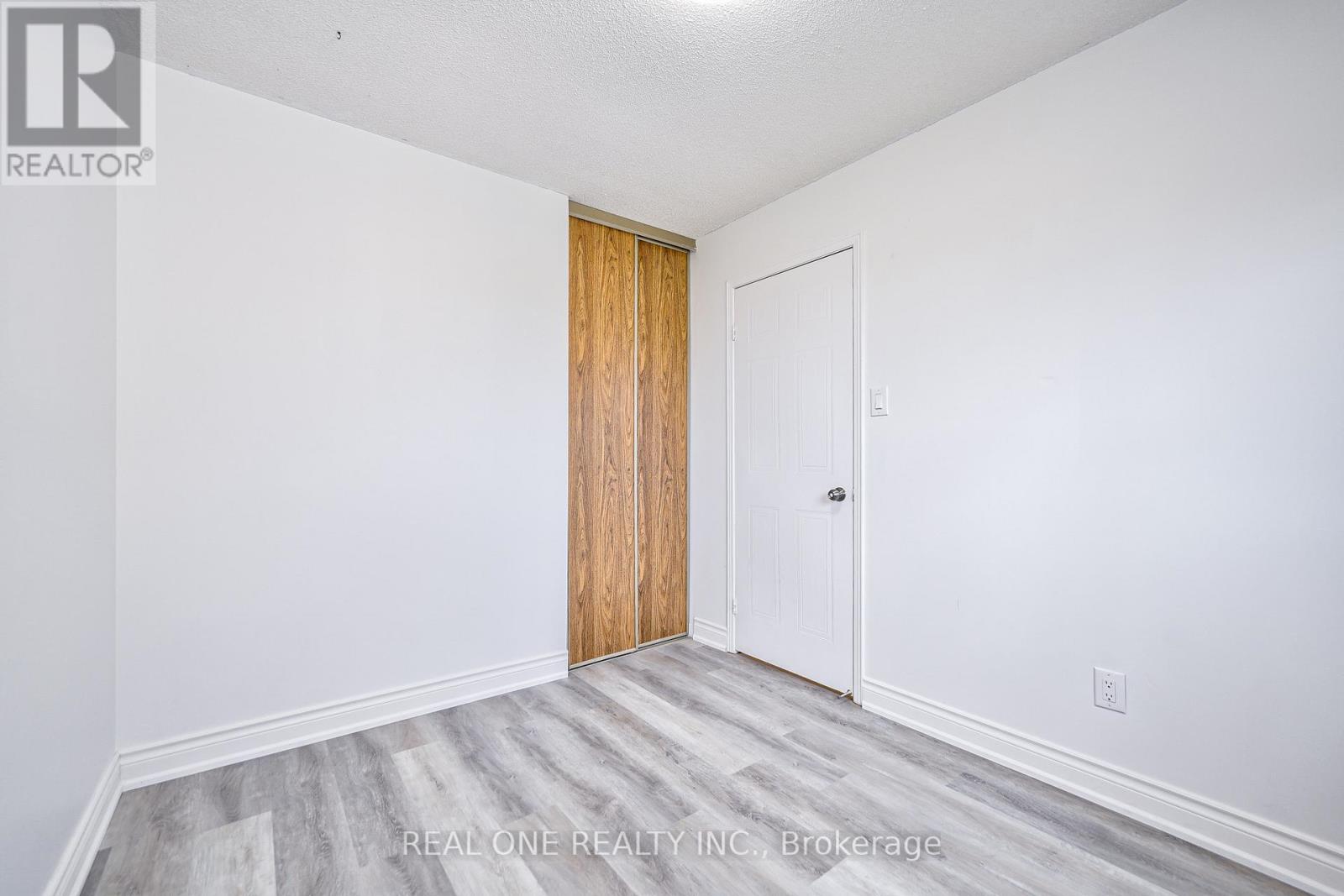 1449 Eddie Shain Drive, Oakville, Ontario  L6J 7C3 - Photo 31 - W12821526