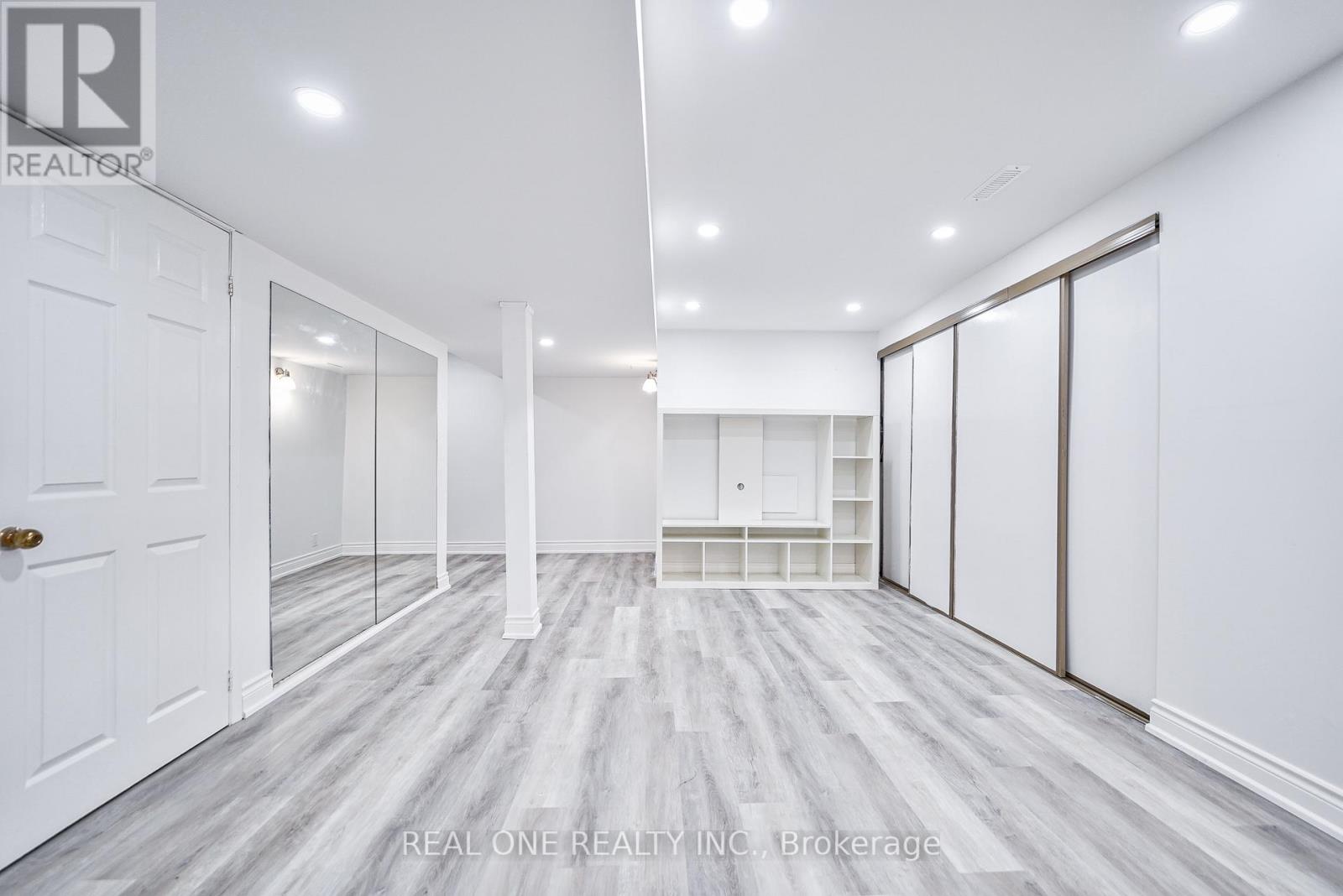 1449 Eddie Shain Drive, Oakville, Ontario  L6J 7C3 - Photo 38 - W12821526