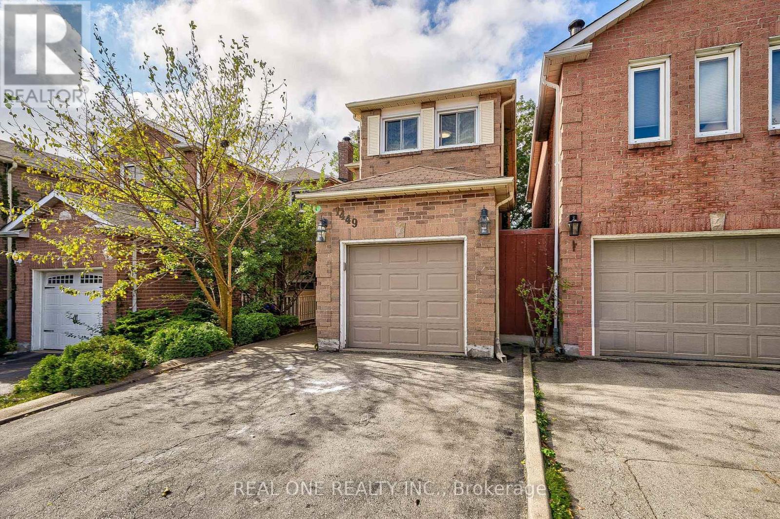 1449 Eddie Shain Drive, Oakville, Ontario  L6J 7C3 - Photo 4 - W12821526