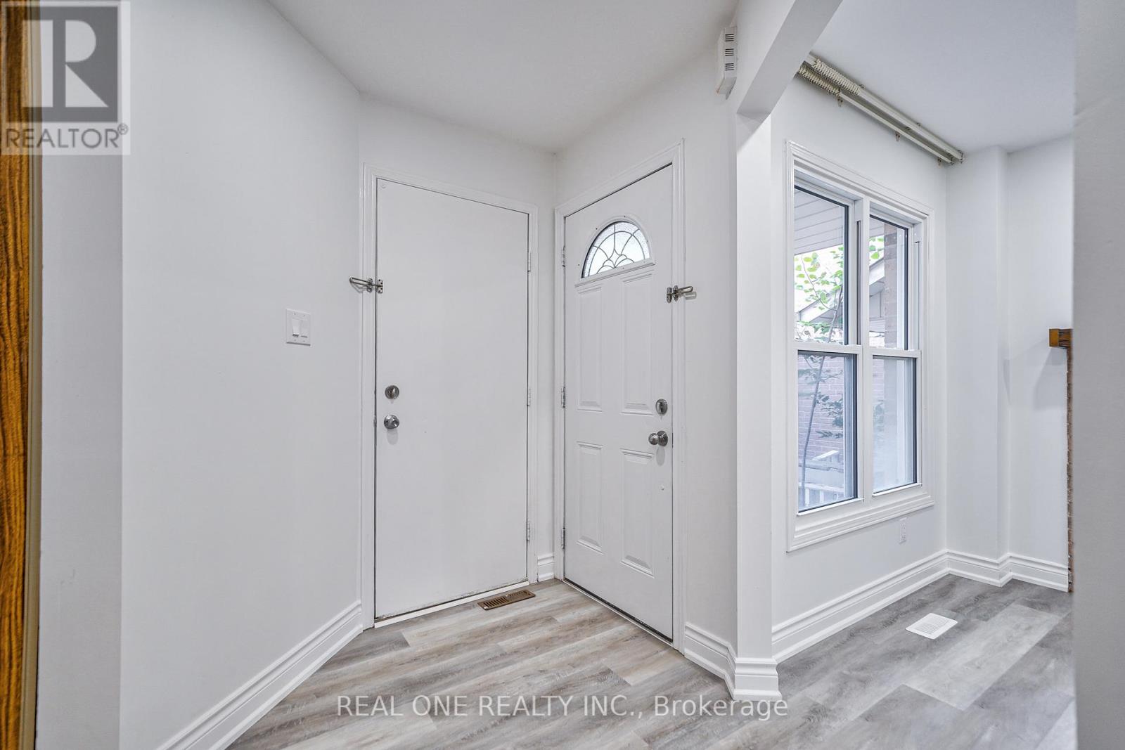 1449 Eddie Shain Drive, Oakville, Ontario  L6J 7C3 - Photo 7 - W12821526