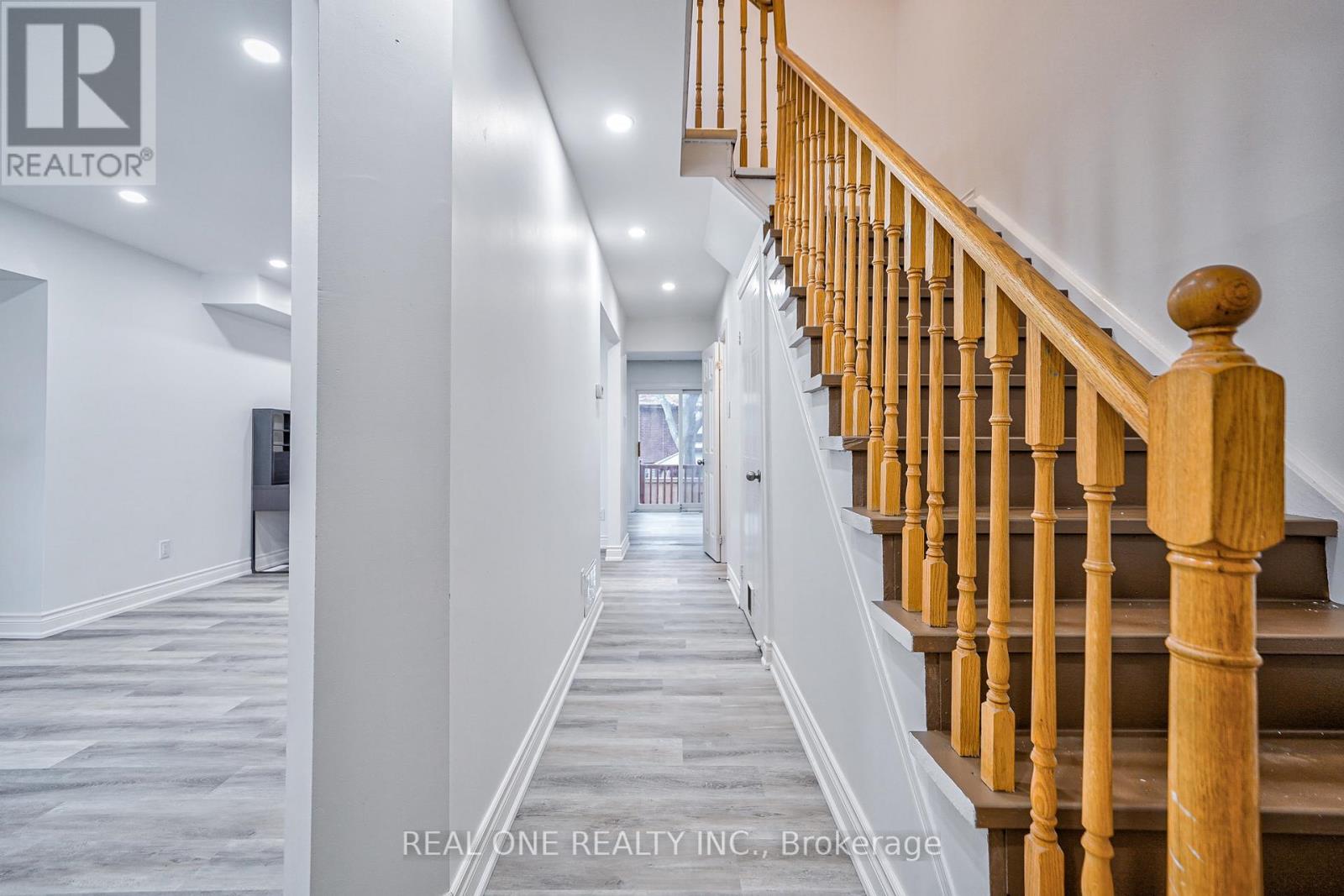 1449 Eddie Shain Drive, Oakville, Ontario  L6J 7C3 - Photo 9 - W12821526