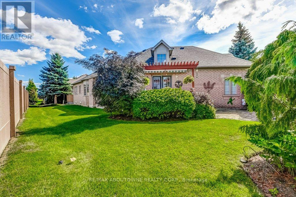 27 - 17 Orchard Park Gate, Brampton, Ontario  L6R 1W5 - Photo 2 - W12821550