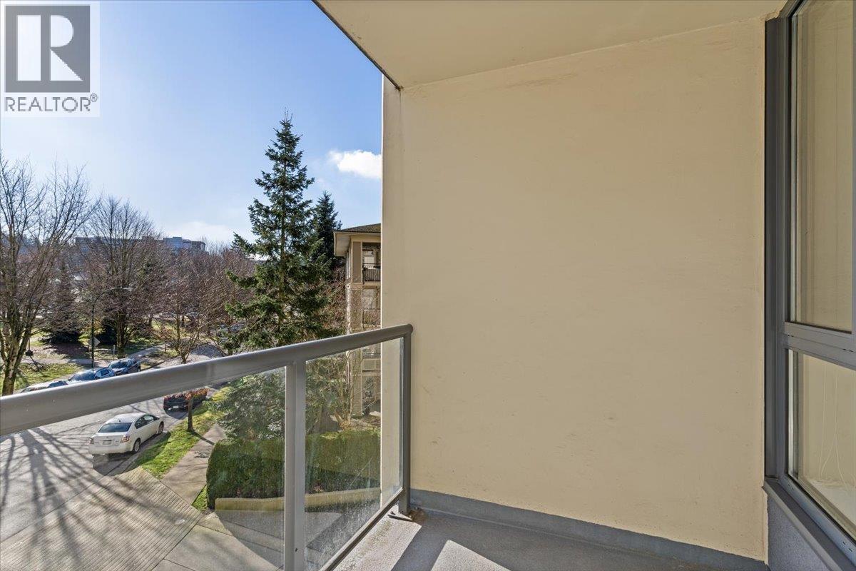 303 3588 Crowley Drive, Vancouver, British Columbia  V5R 6H3 - Photo 18 - R3093771