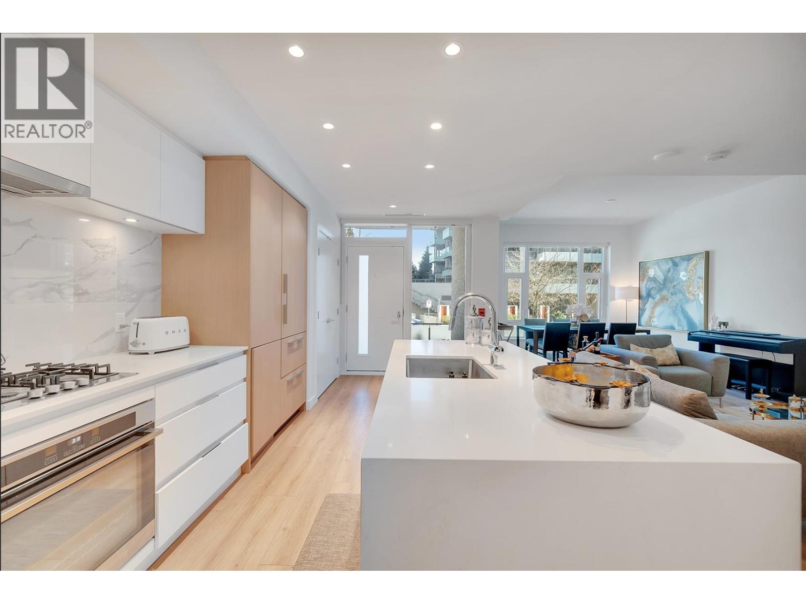 107 1500 Fern Street, North Vancouver, British Columbia  V7J 0E6 - Photo 3 - R3089819