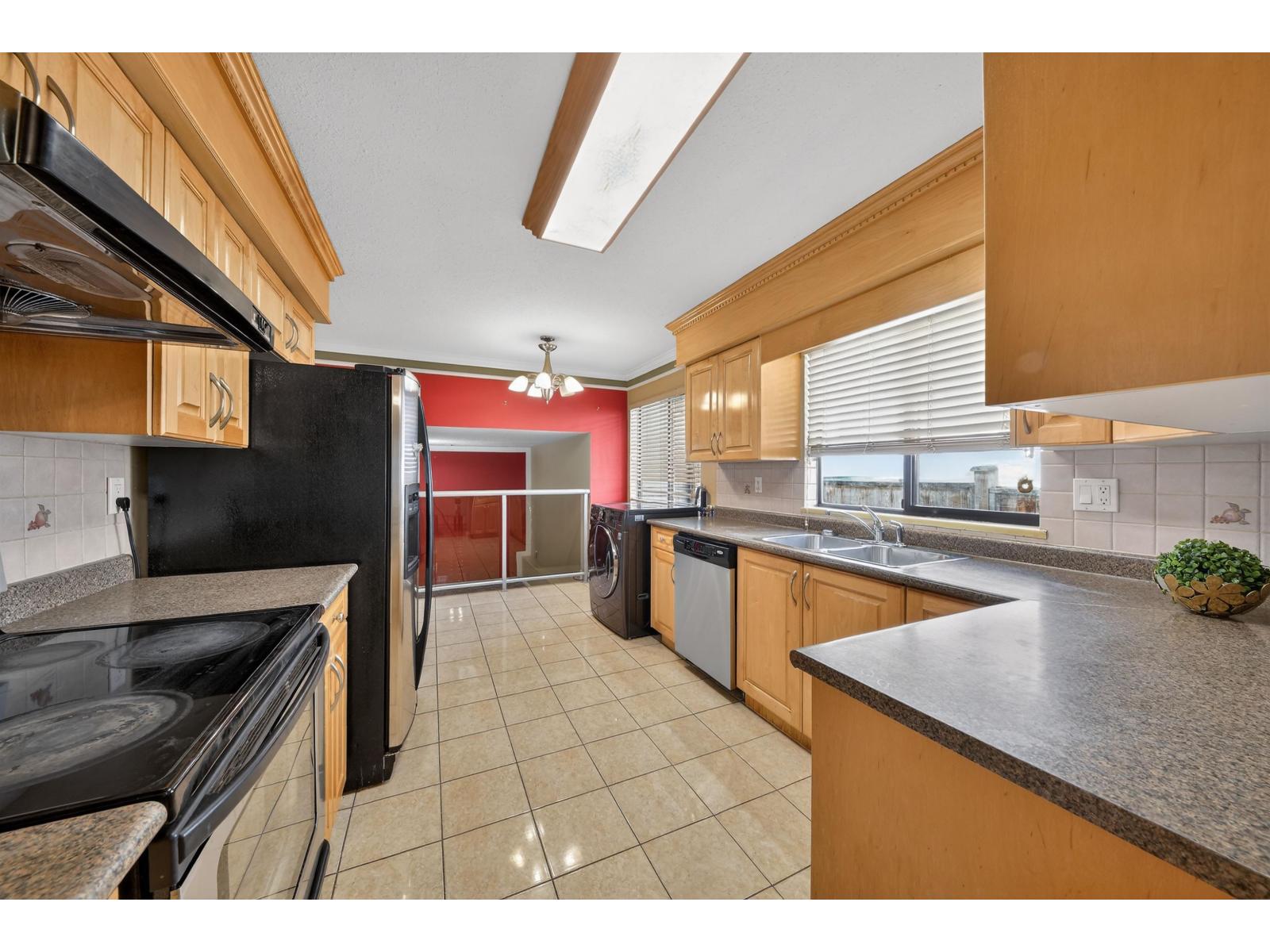 7351 141a Street, Surrey, British Columbia  V3W 7L3 - Photo 10 - R3092724