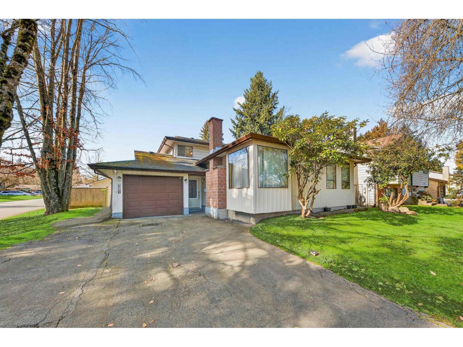 7351 141a Street, Surrey, British Columbia  V3W 7L3 - Photo 2 - R3092724