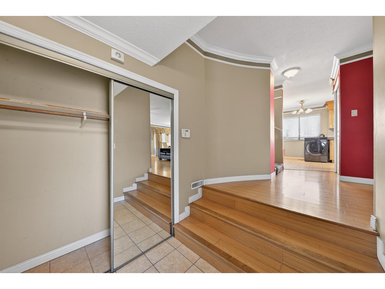 7351 141a Street, Surrey, British Columbia  V3W 7L3 - Photo 3 - R3092724