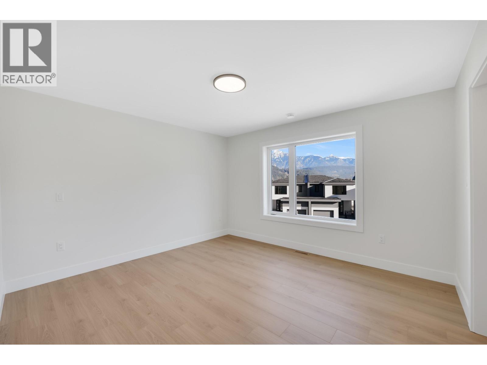 1004 Phare Crescent, Pemberton, British Columbia  V0N 0A7 - Photo 12 - R3093738