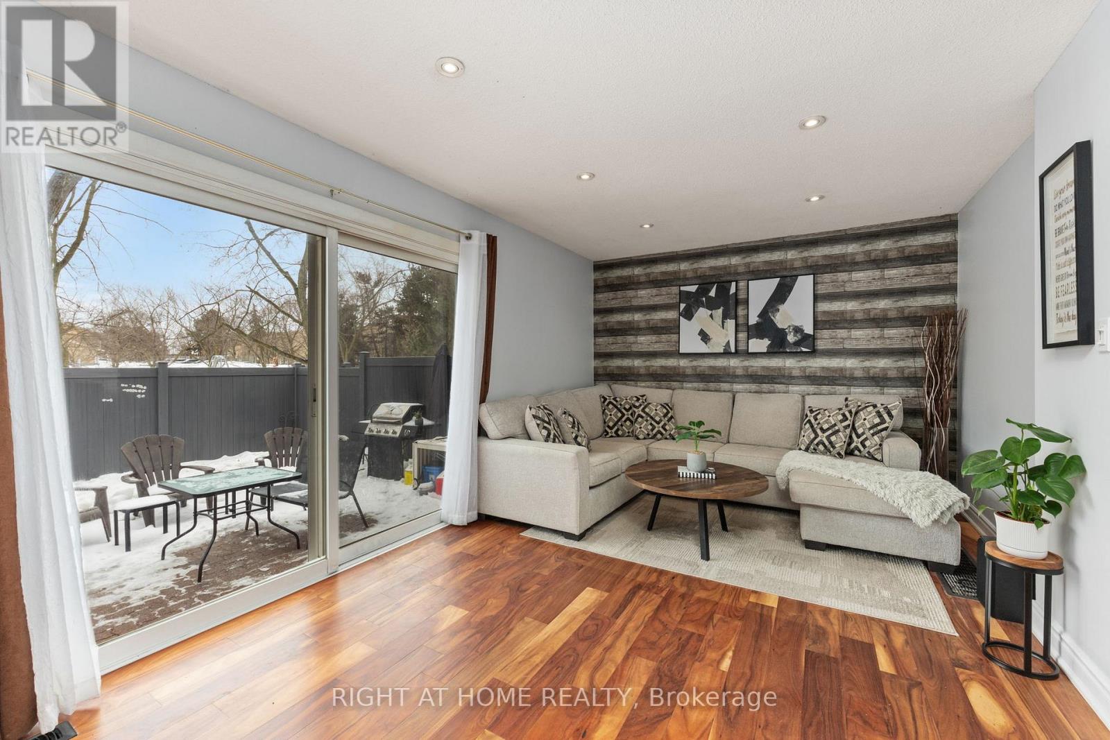 25 - 120 Falconer Drive, Mississauga, Ontario  L5N 1P5 - Photo 2 - W12821462