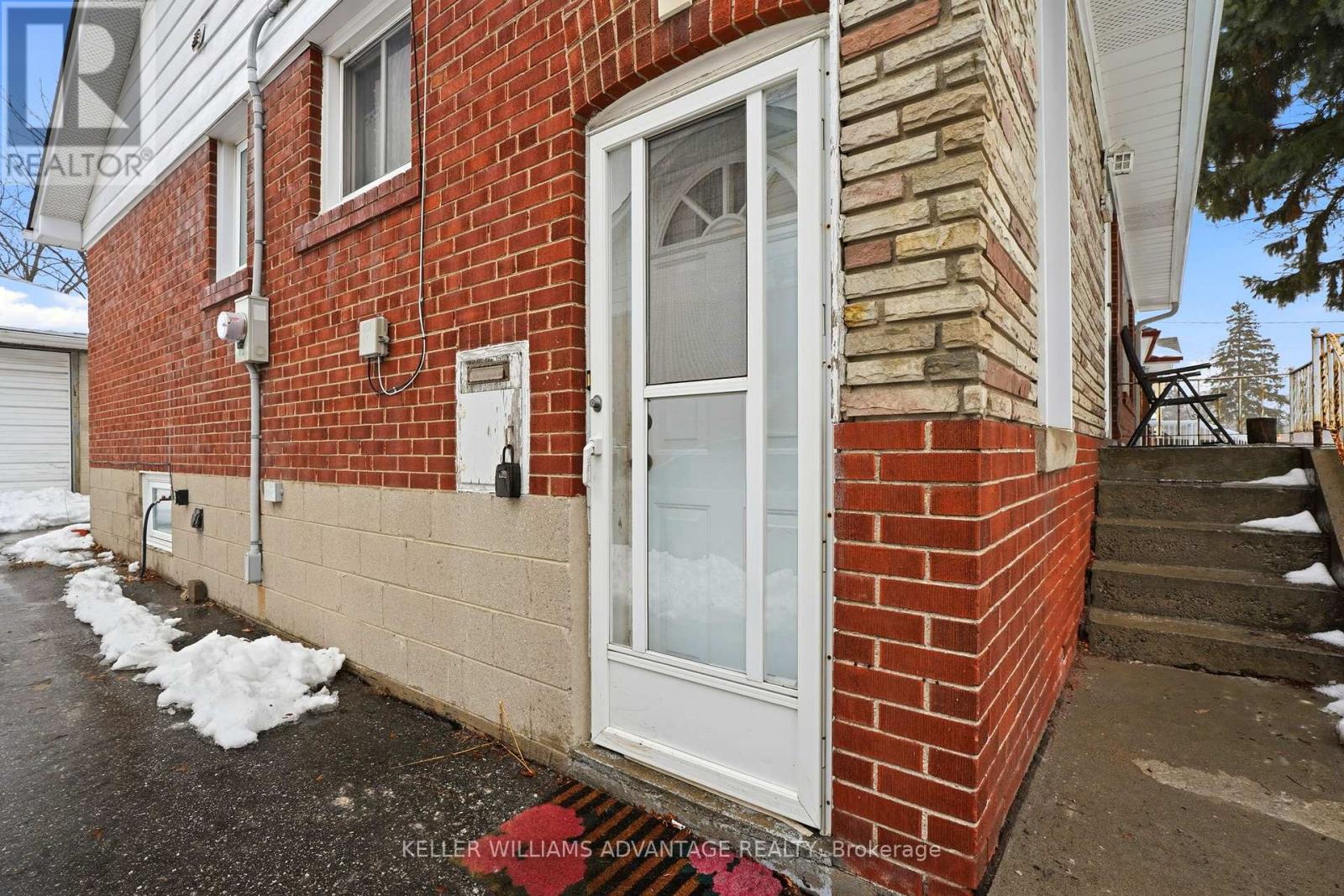 Lower Unit - 105 Hart Avenue, Toronto, Ontario  M1K 3H3 - Photo 2 - E12679156