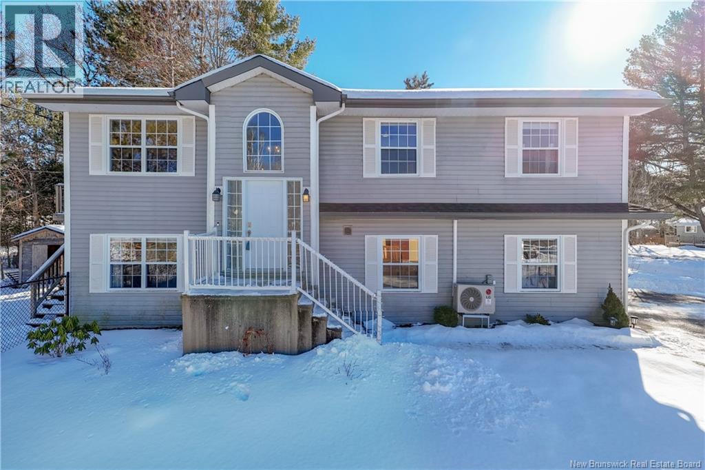 45 Floral Avenue, Fredericton, New Brunswick  E3A 1K8 - Photo 2 - NB132704