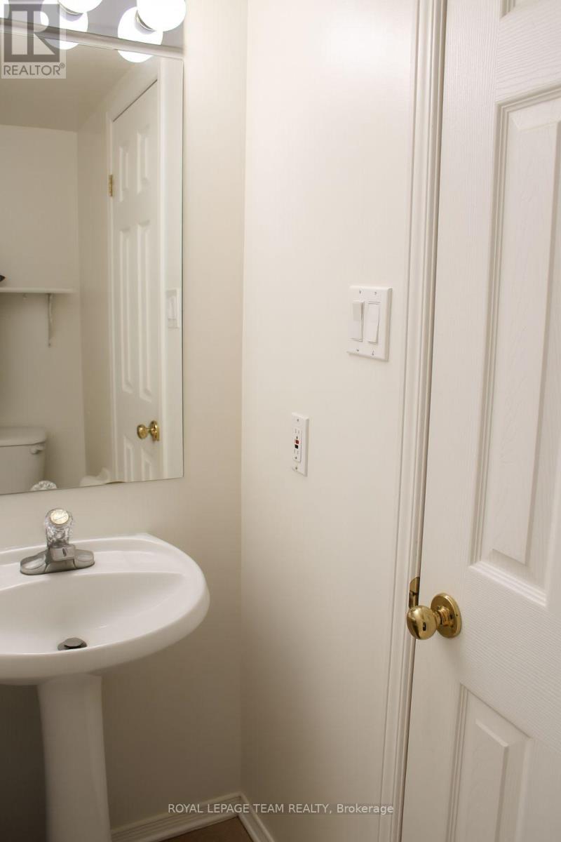 20 Heartleaf Private, Ottawa, Ontario  K1T 3Z9 - Photo 11 - X12820320