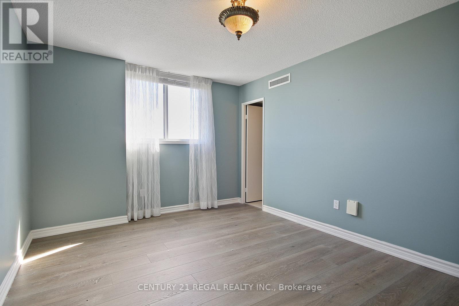 1207 - 812 Burnhamthorpe Road E, Toronto, Ontario  M9C 4W1 - Photo 31 - W12464448