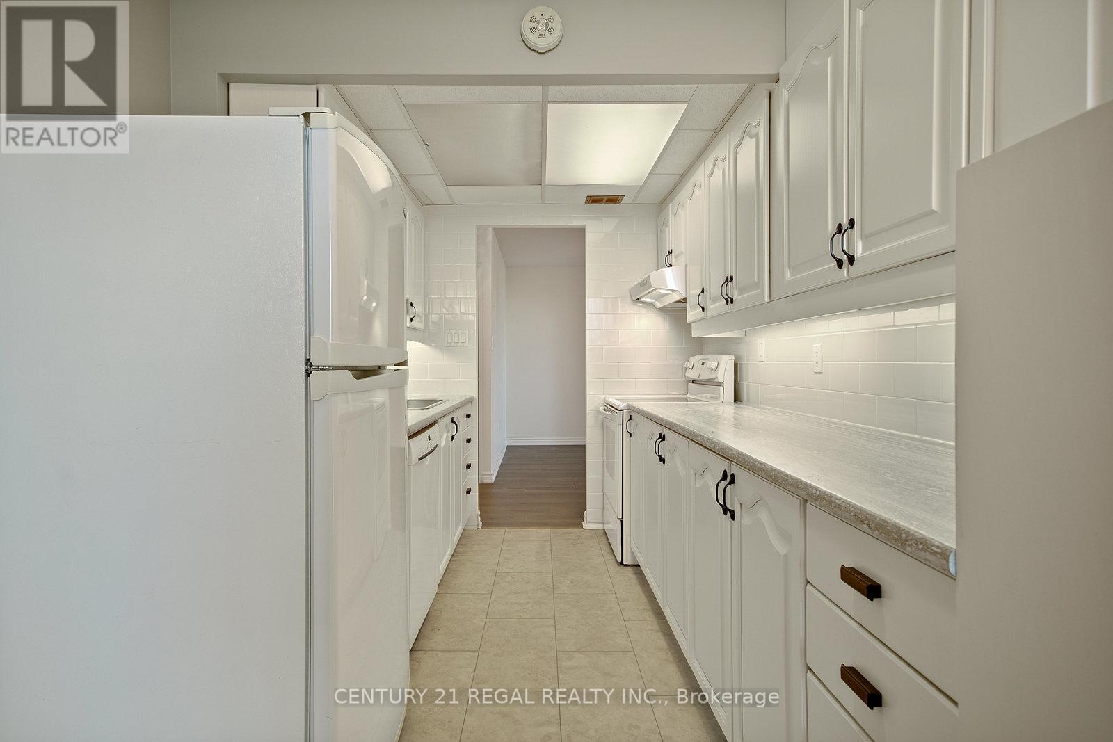 1207 - 812 Burnhamthorpe Road E, Toronto, Ontario  M9C 4W1 - Photo 12 - W12464448