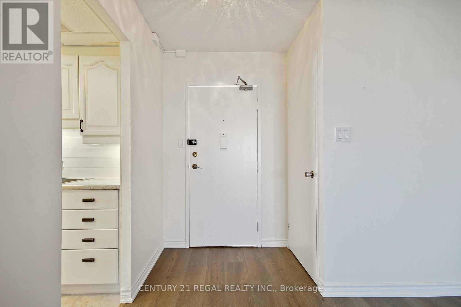 1207 - 812 Burnhamthorpe Road E, Toronto, Ontario  M9C 4W1 - Photo 3 - W12464448