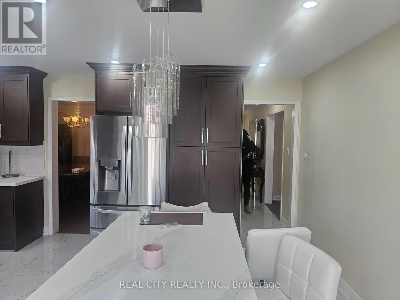 37 Bobcat Street, Brampton, Ontario  L6R 1C8 - Photo 13 - W12587184