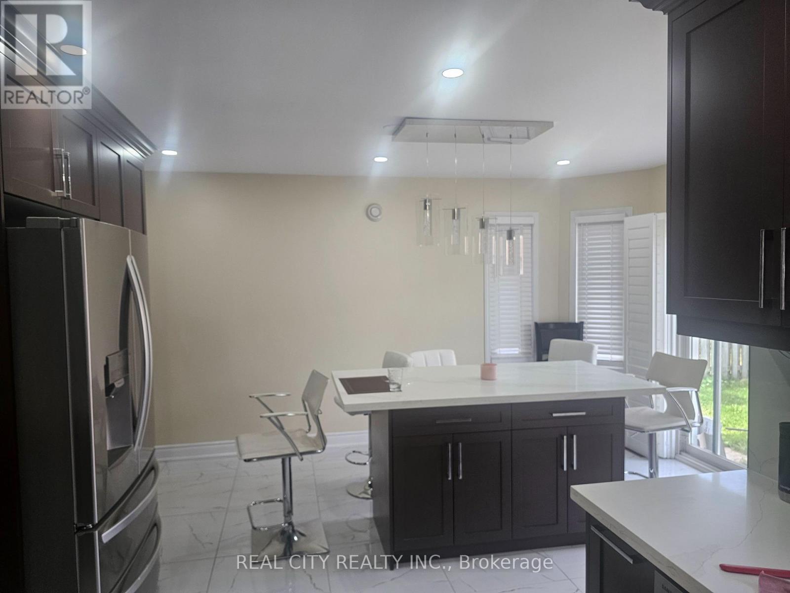 37 Bobcat Street, Brampton, Ontario  L6R 1C8 - Photo 10 - W12587184