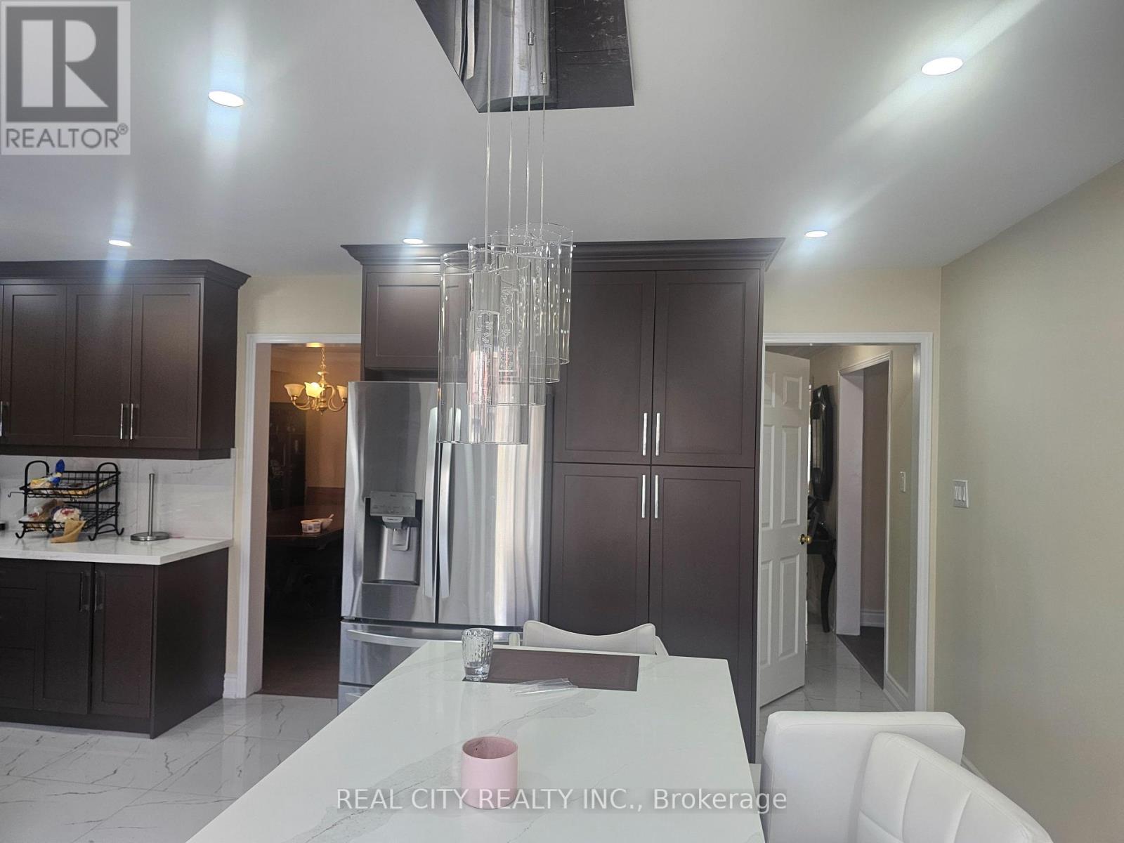 37 Bobcat Street, Brampton, Ontario  L6R 1C8 - Photo 14 - W12587184