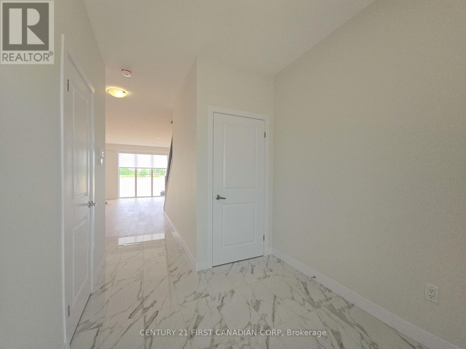 4241 Calhoun Way, London South, Ontario  N6P 1J9 - Photo 5 - X12821662