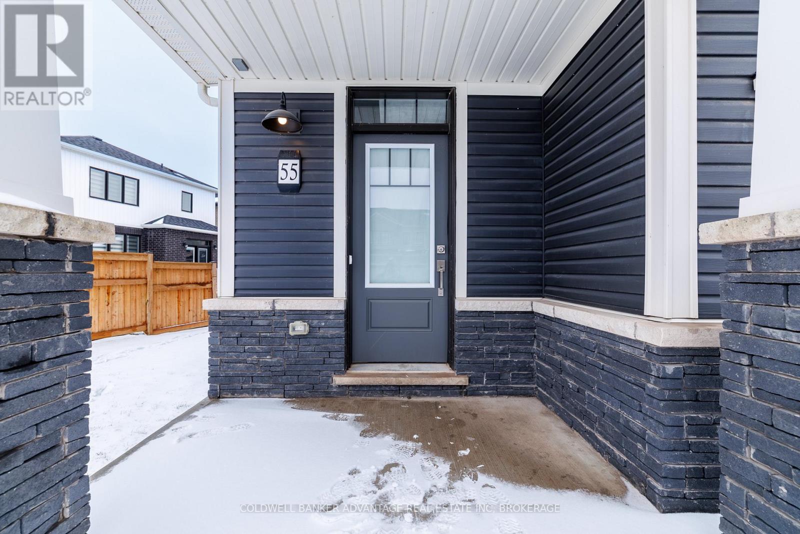 55 Rowlock Street, Welland, Ontario  L3B 5K5 - Photo 3 - X12821580