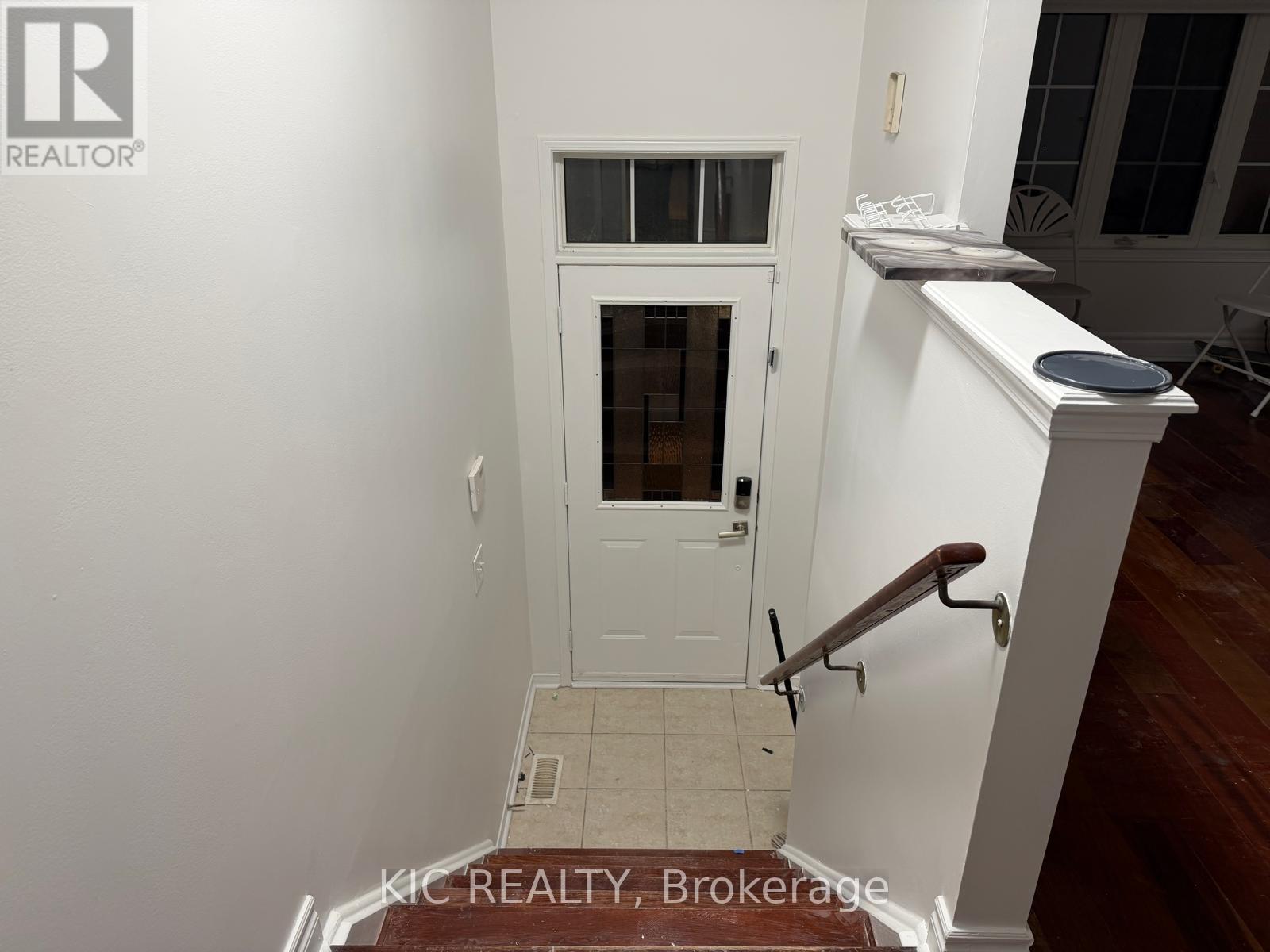 8 Ventura Lane, Ajax (Central), Ontario  L1T 0C4 - Photo 2 - E12821574