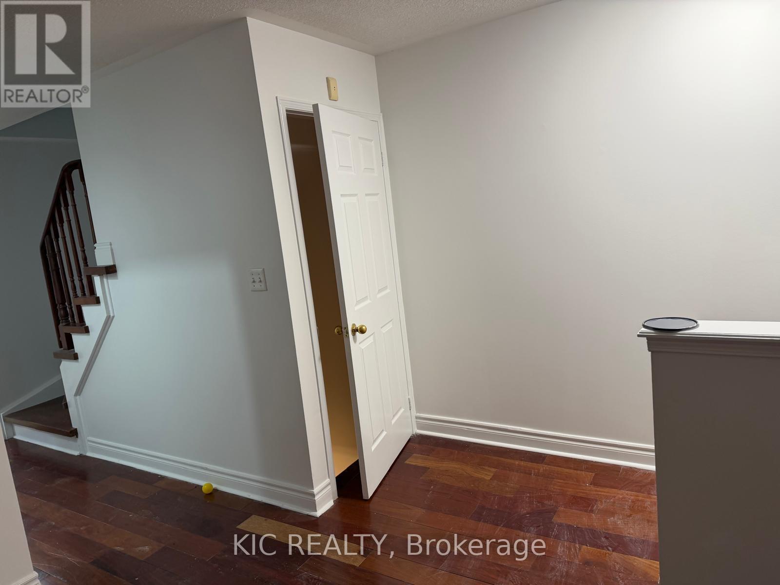 8 Ventura Lane, Ajax (Central), Ontario  L1T 0C4 - Photo 7 - E12821574