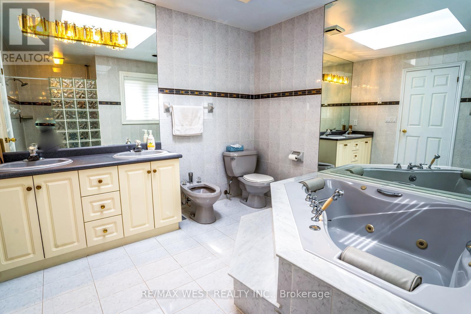 229 Baker Avenue, Richmond Hill, Ontario  L4C 1X8 - Photo 24 - N12821620