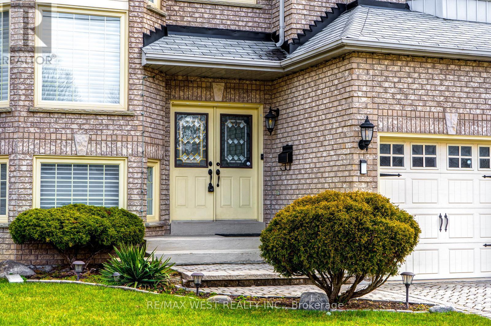 229 Baker Avenue, Richmond Hill, Ontario  L4C 1X8 - Photo 3 - N12821620