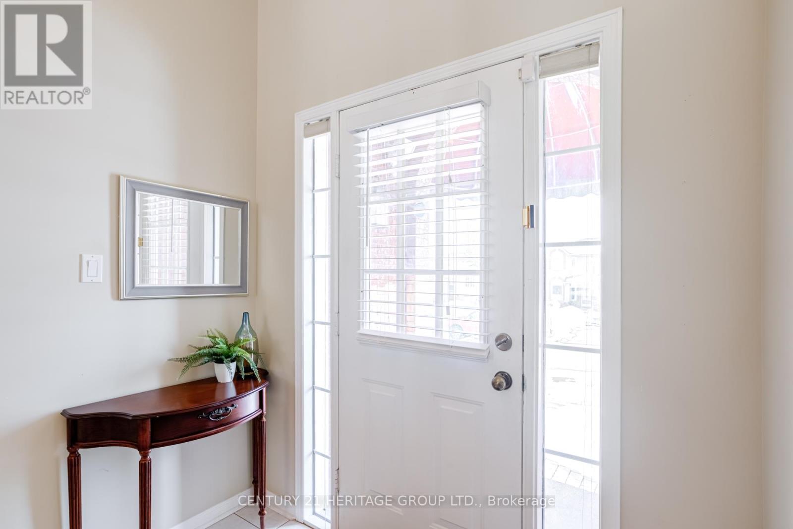 4 Countryside Court, Bradford West Gwillimbury, Ontario  L3Z 2Z8 - Photo 3 - N12821670