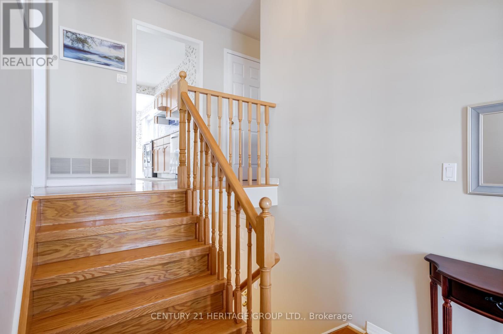 4 Countryside Court, Bradford West Gwillimbury, Ontario  L3Z 2Z8 - Photo 4 - N12821670