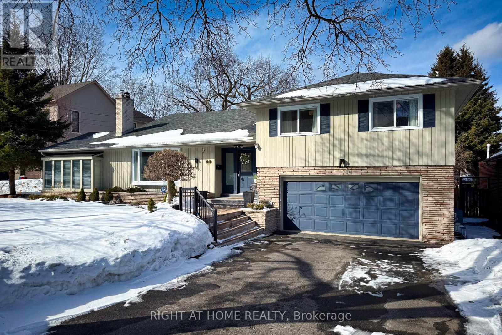 6 Fairhaven Drive, Toronto, Ontario  M9P 2P6 - Photo 2 - W12821590