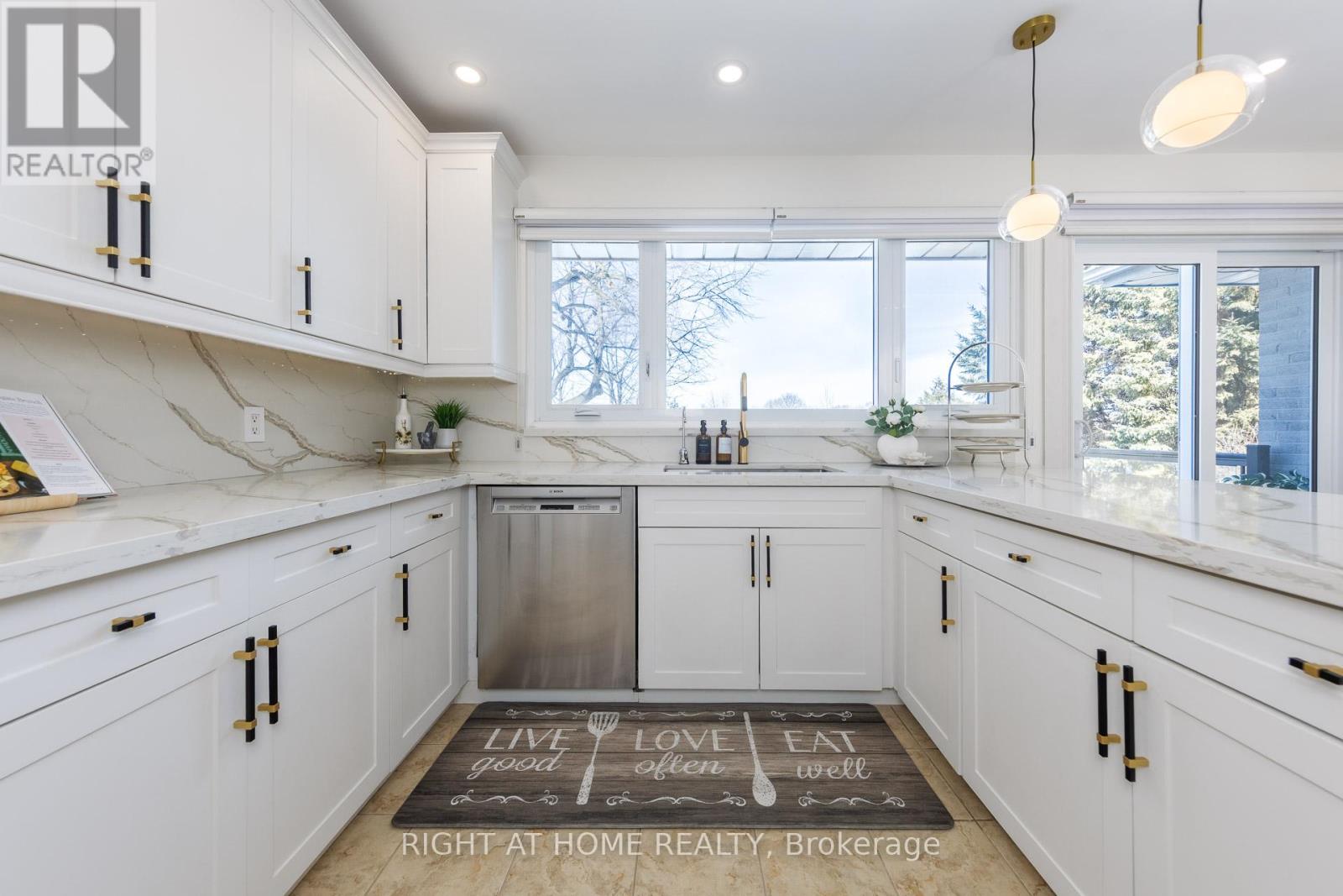 6 Fairhaven Drive, Toronto, Ontario  M9P 2P6 - Photo 20 - W12821590