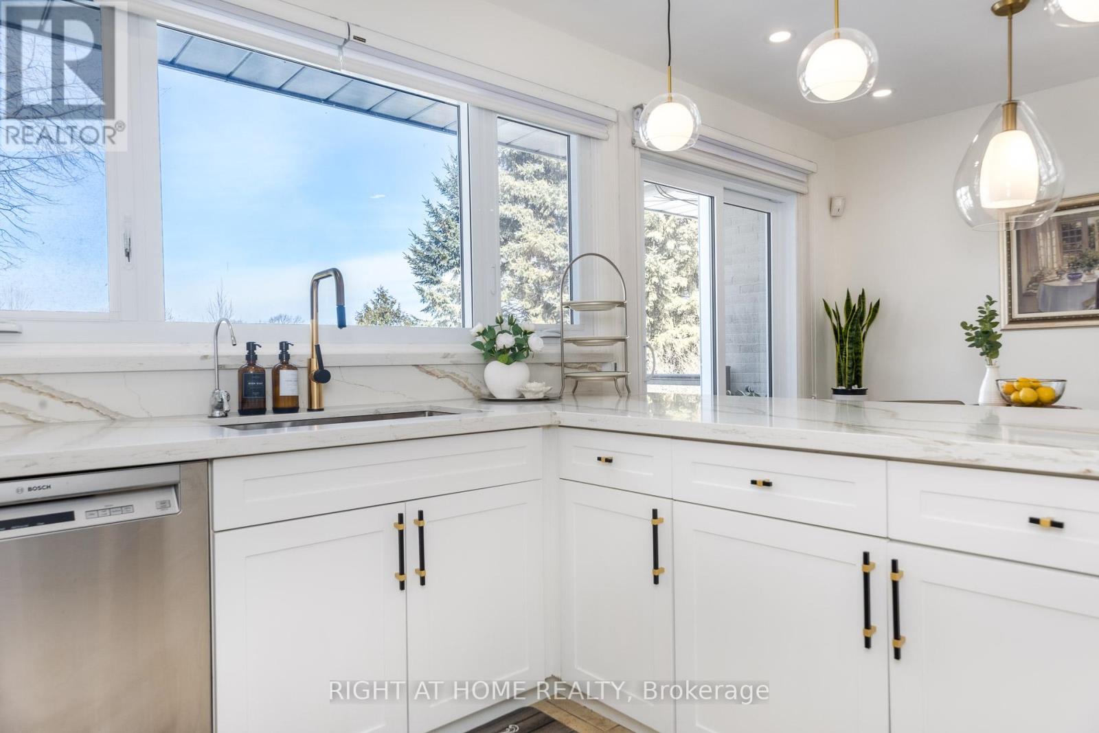 6 Fairhaven Drive, Toronto, Ontario  M9P 2P6 - Photo 22 - W12821590