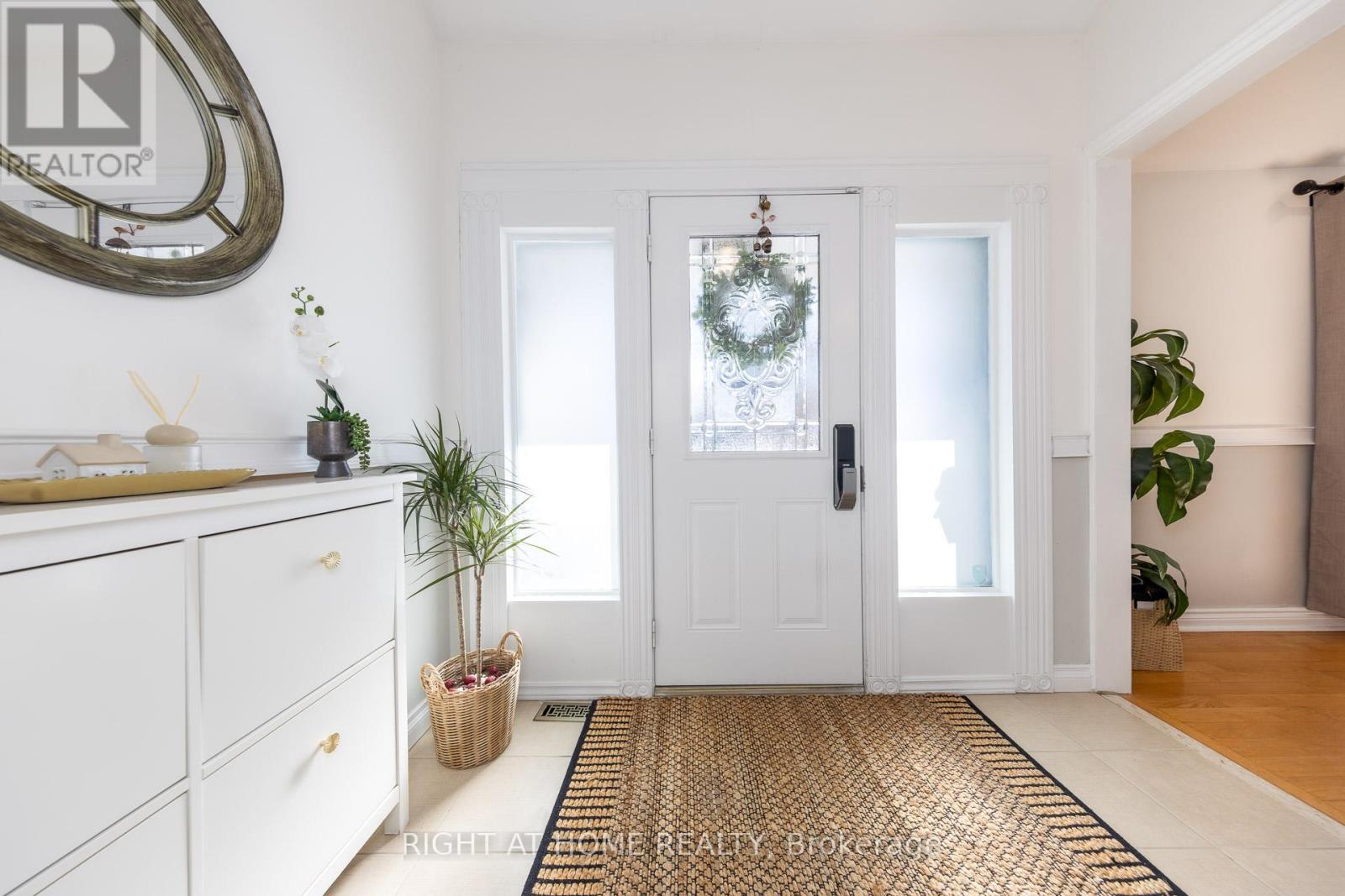 6 Fairhaven Drive, Toronto, Ontario  M9P 2P6 - Photo 4 - W12821590