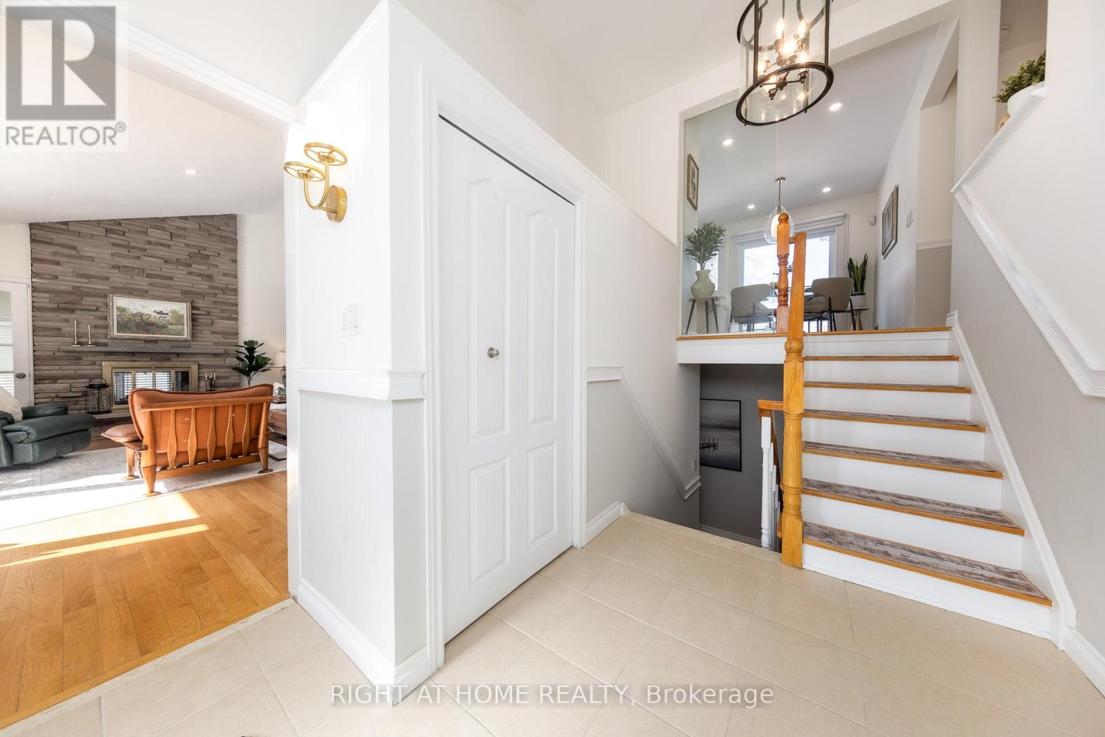 6 Fairhaven Drive, Toronto, Ontario  M9P 2P6 - Photo 5 - W12821590