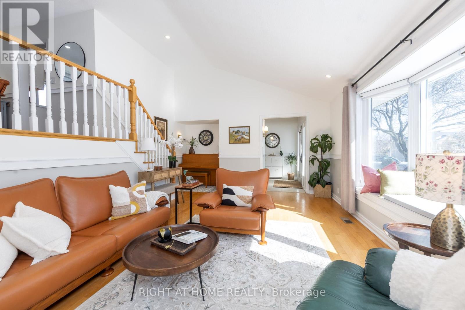 6 Fairhaven Drive, Toronto, Ontario  M9P 2P6 - Photo 6 - W12821590