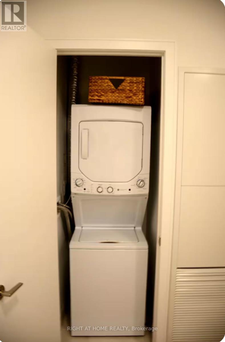 712 - 86 Dundas Street E, Mississauga, Ontario  L5A 1W4 - Photo 11 - W12821598