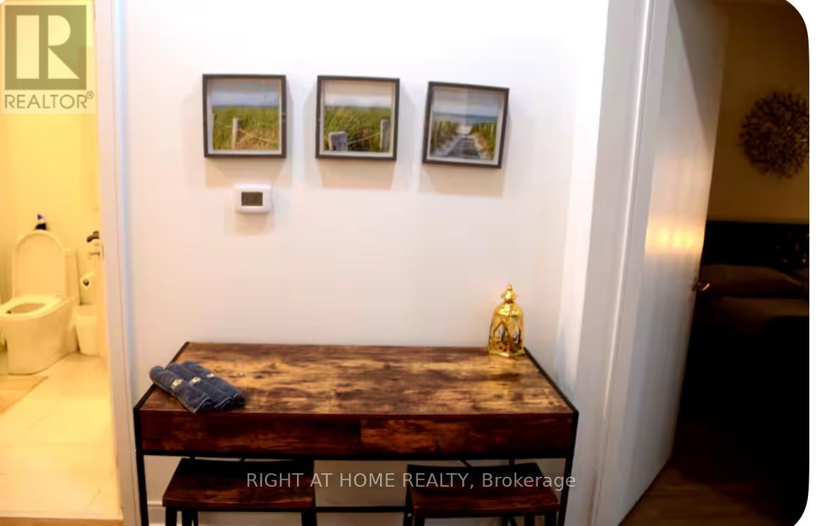 712 - 86 Dundas Street E, Mississauga, Ontario  L5A 1W4 - Photo 12 - W12821598