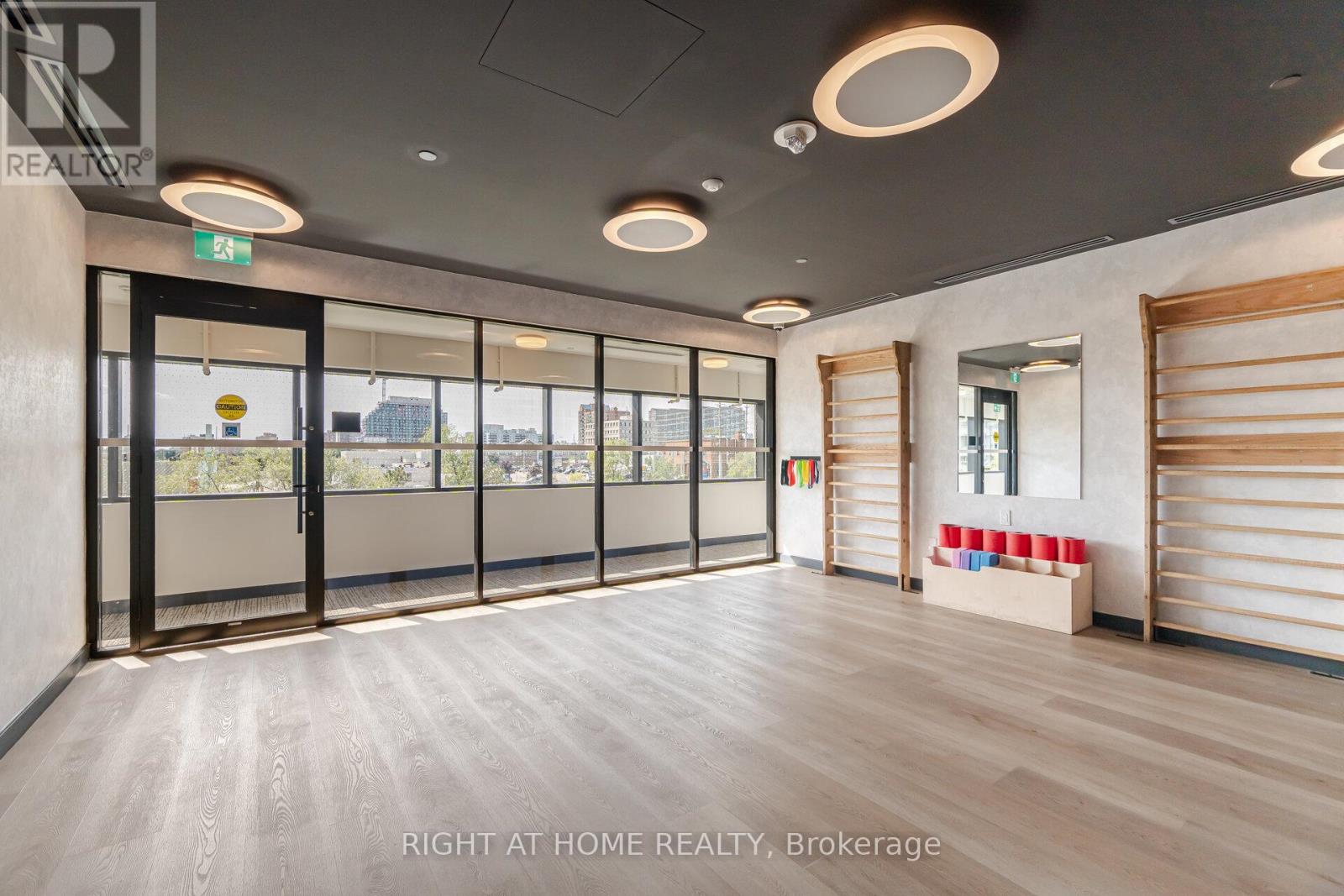 712 - 86 Dundas Street E, Mississauga, Ontario  L5A 1W4 - Photo 18 - W12821598