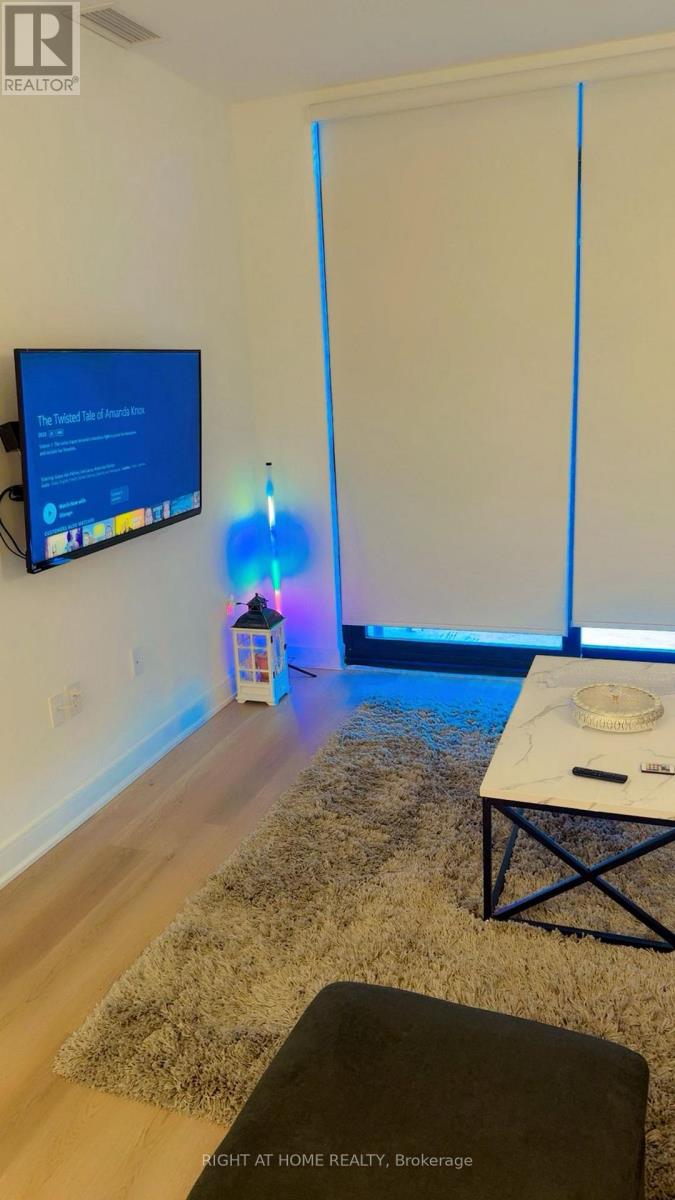 712 - 86 Dundas Street E, Mississauga, Ontario  L5A 1W4 - Photo 3 - W12821598