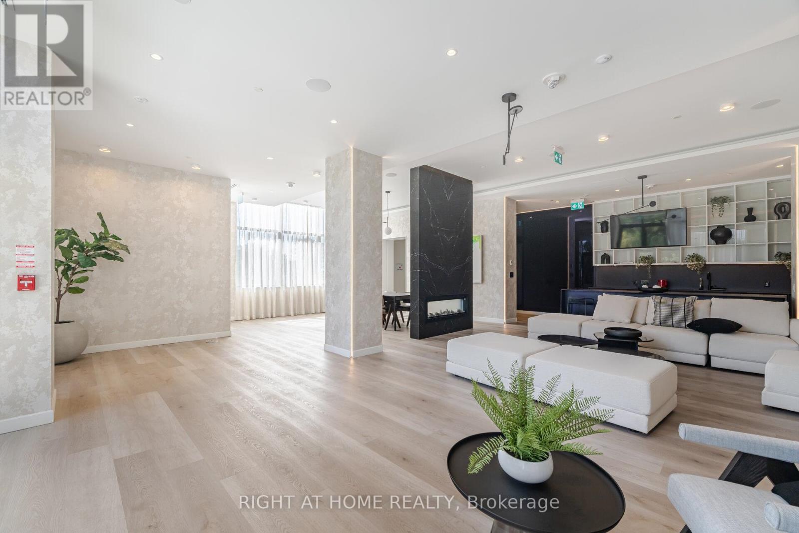 712 - 86 Dundas Street E, Mississauga, Ontario  L5A 1W4 - Photo 31 - W12821598