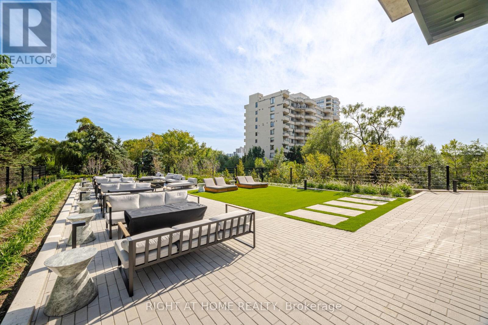 712 - 86 Dundas Street E, Mississauga, Ontario  L5A 1W4 - Photo 34 - W12821598