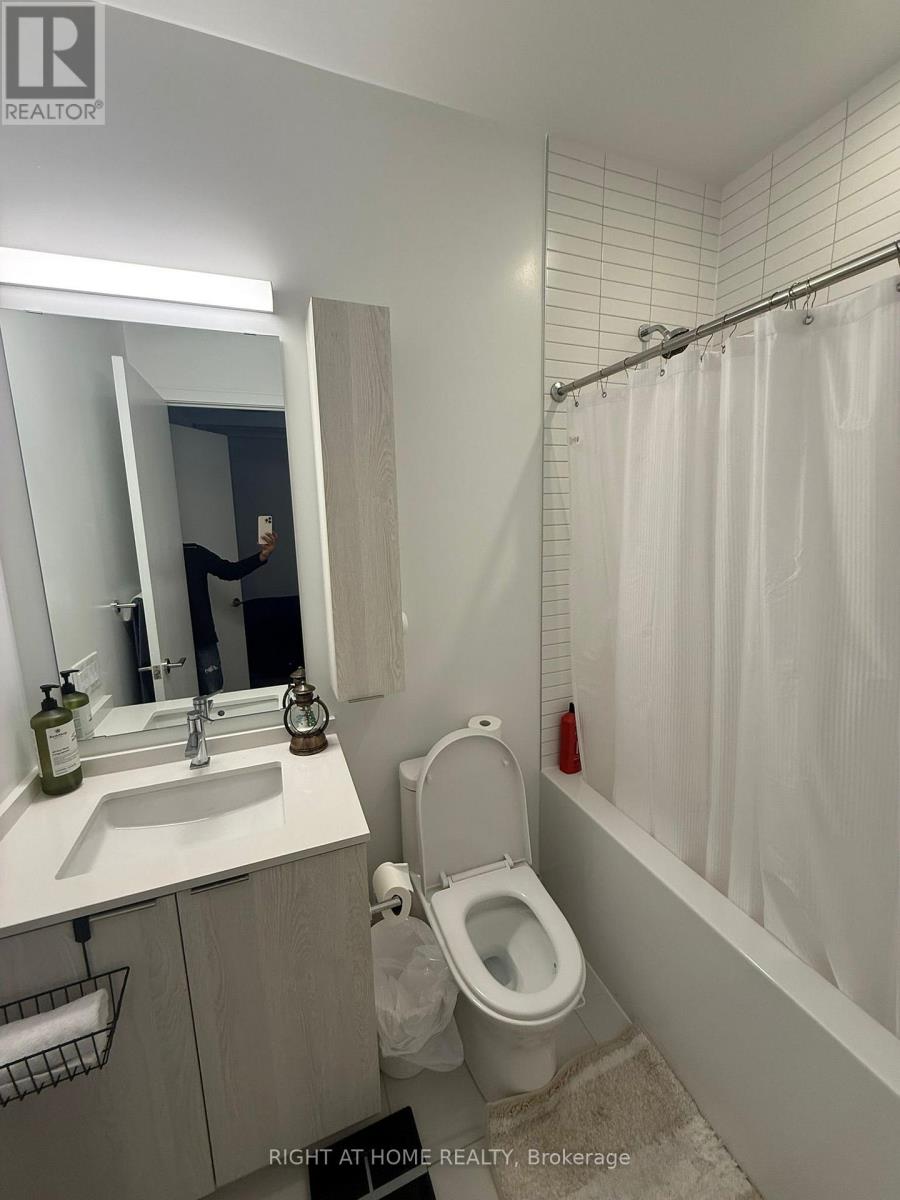 712 - 86 Dundas Street E, Mississauga, Ontario  L5A 1W4 - Photo 6 - W12821598