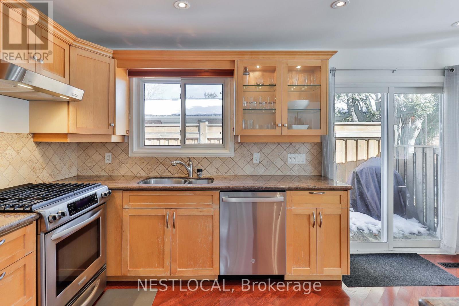 1286 Landfair Crescent, Oakville, Ontario  L6H 2N3 - Photo 7 - W12821612