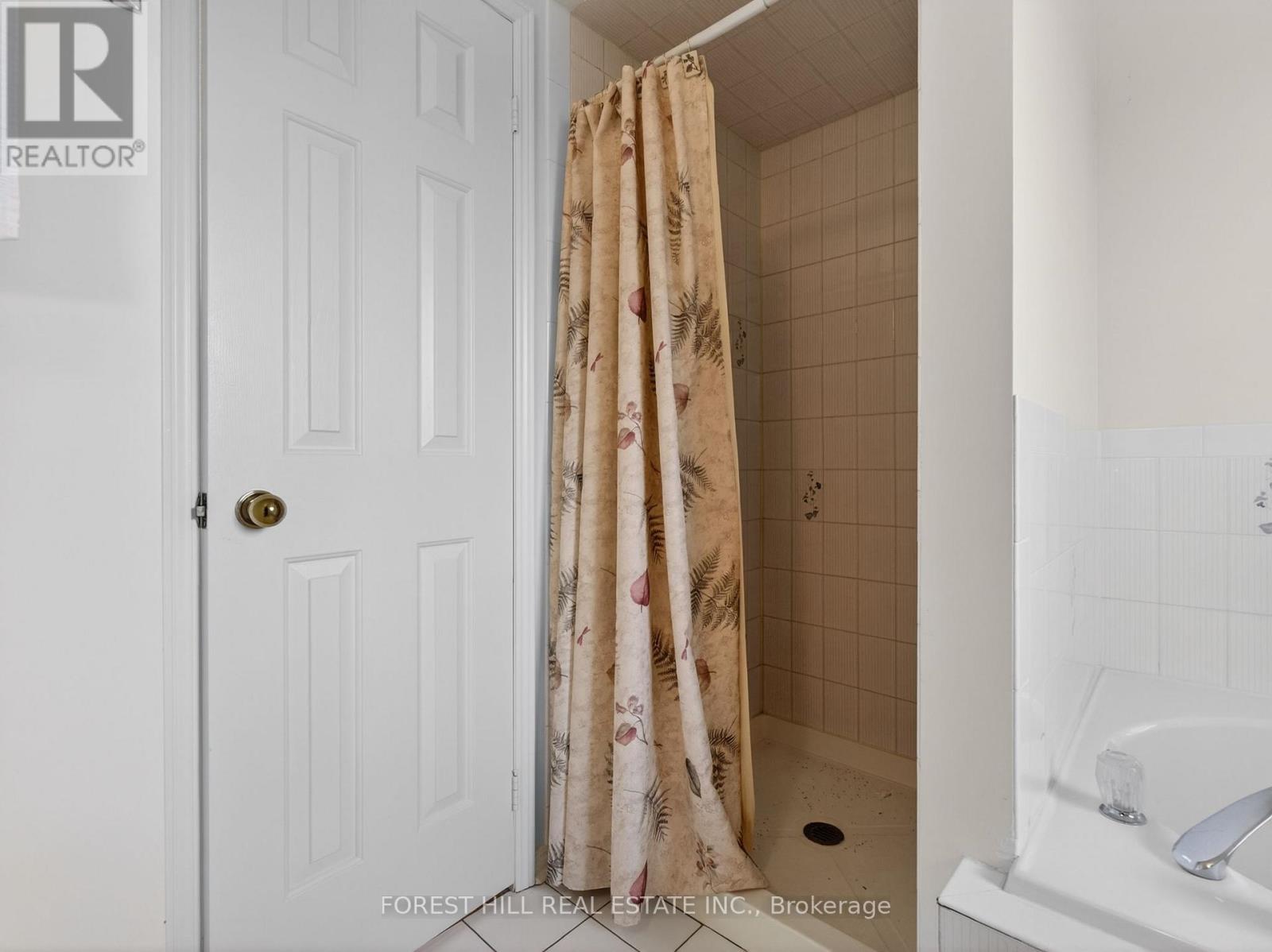 1523 Stoneybrook Trail, Oakville, Ontario  L6M 2R4 - Photo 16 - W12821636