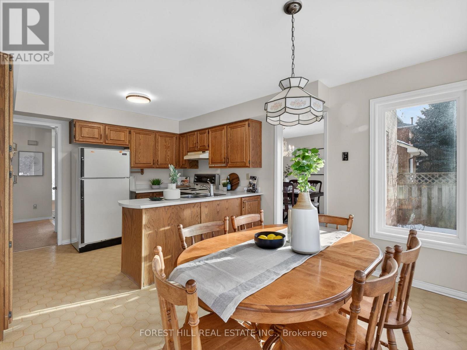 1523 Stoneybrook Trail, Oakville, Ontario  L6M 2R4 - Photo 8 - W12821636