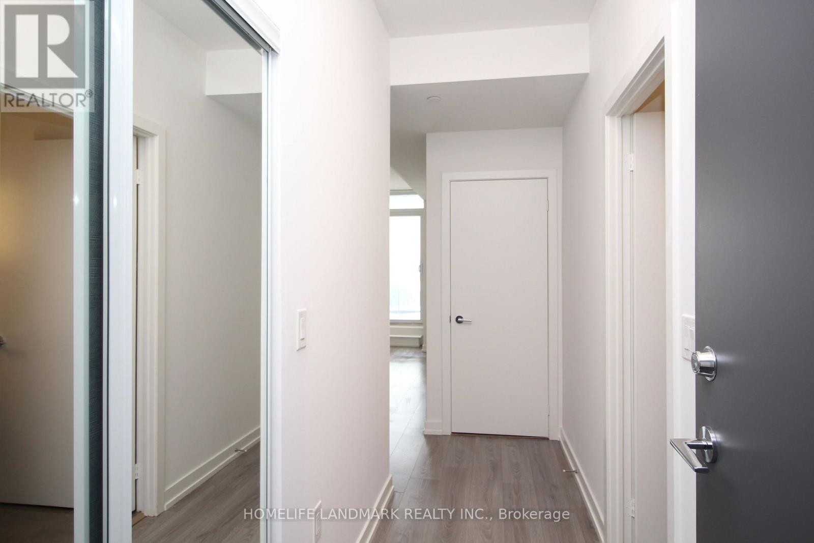 310 - 10 De Boers Drive, Toronto, Ontario  M3J 0L6 - Photo 3 - W12821666